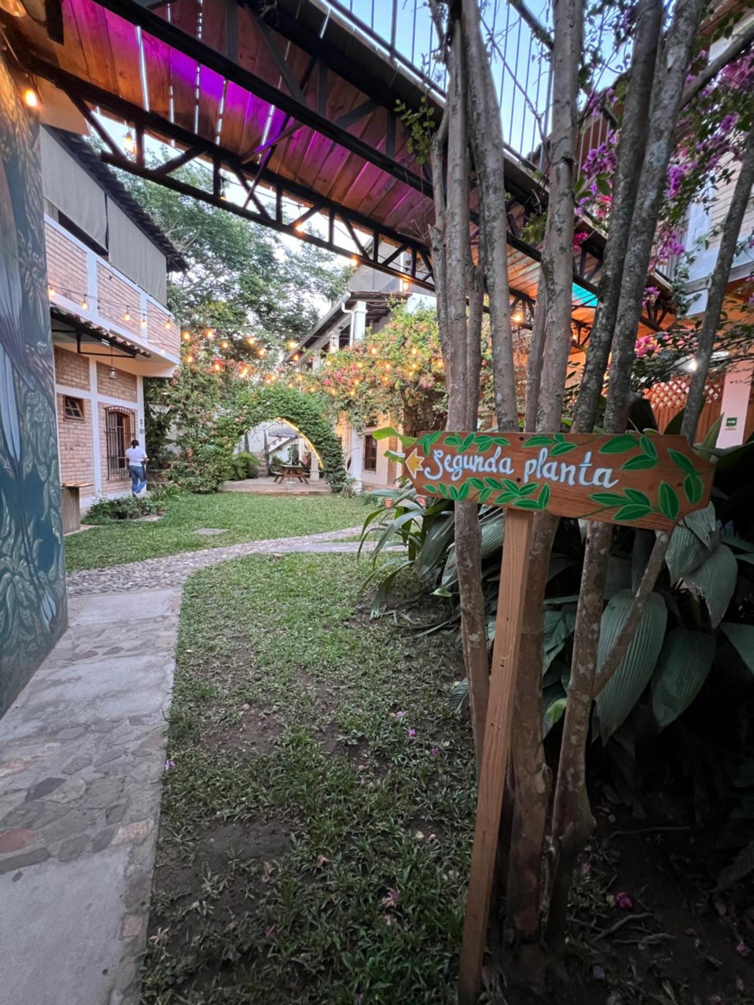 Jardin Cafe Hotel & Restaurant 그라시아스 외부 사진