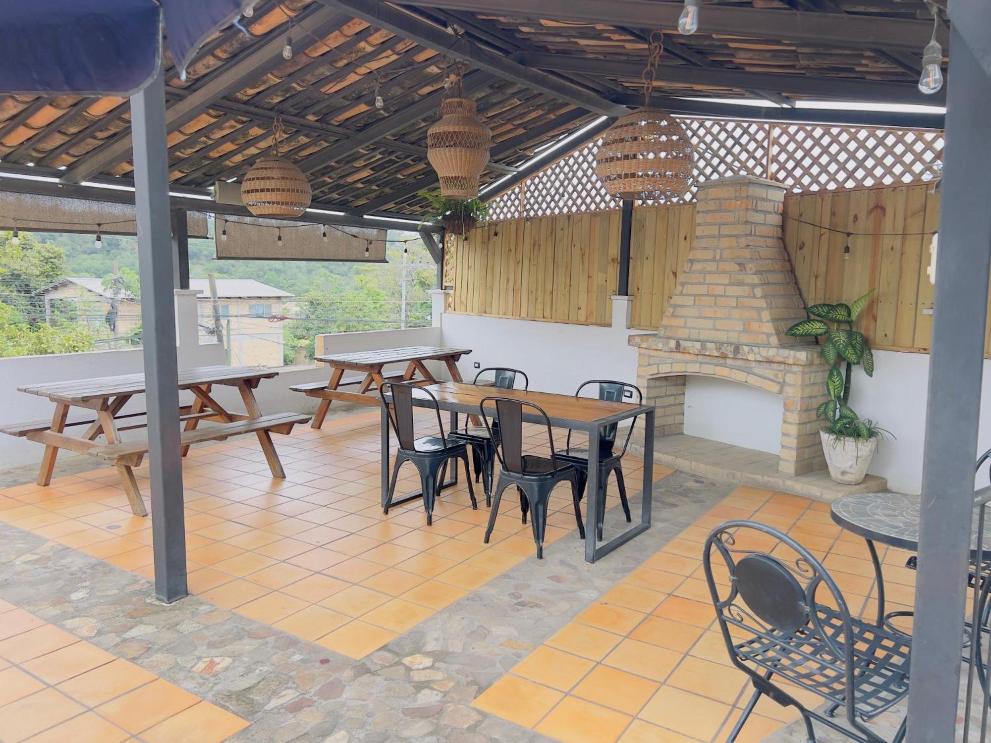 Jardin Cafe Hotel & Restaurant 그라시아스 외부 사진